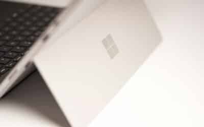 white-laptop-computer-on-white-table